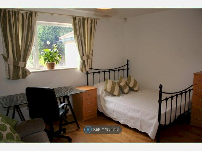 5 Bedroom Semi-Detached House To Rent In Mayfield Rd, Southampton, SO17