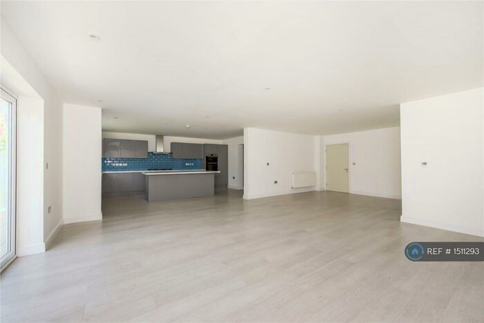 6 Bedroom Semi-Detached House To Rent In Darley Drive, New Malden, KT3