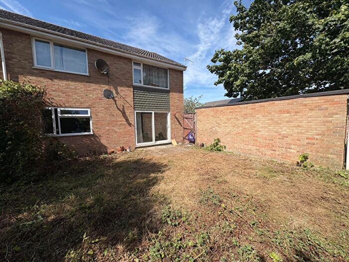 2 Bedroom Flat For Sale In Pine Tree Close, Bridgwater, TA6