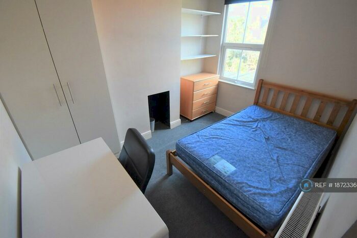 6 Bedroom Semi-Detached House To Rent In Blenheim Road, Reading, RG1