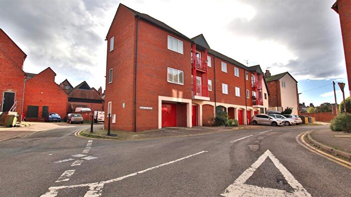 2 Bedroom Flat For Sale In Collins Court, Back Of Avon, Tewkesbury, GL20