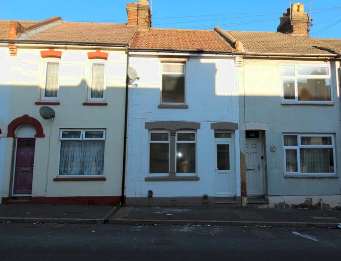 3 Bedroom Terraced House To Rent In Glencoe Road, Chatham, Kent ME4