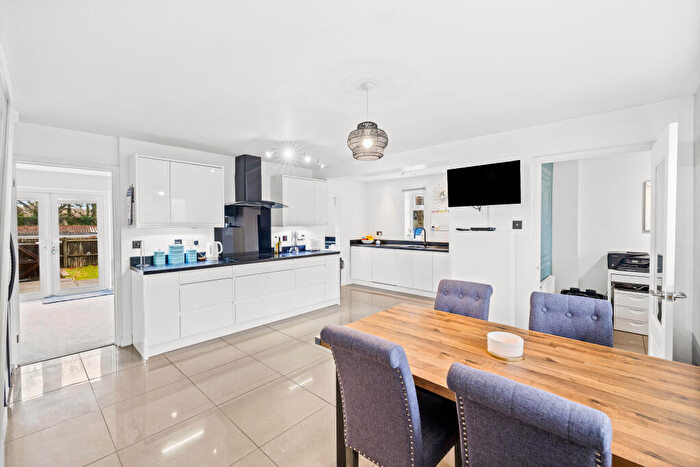 3 Bedroom End Of Terrace House For Sale In Ref: El - Wellington Close, Pound Hill, RH10