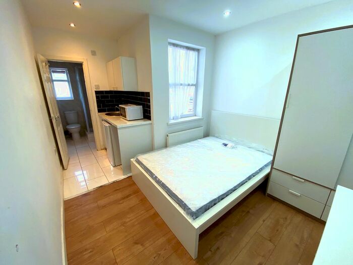 Studio To Rent In Ilford Lane, Ilford, IG1