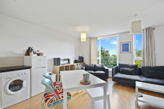 2 Bedroom Flat To Rent In Seymore Mews, New Cross Road, London, SE14