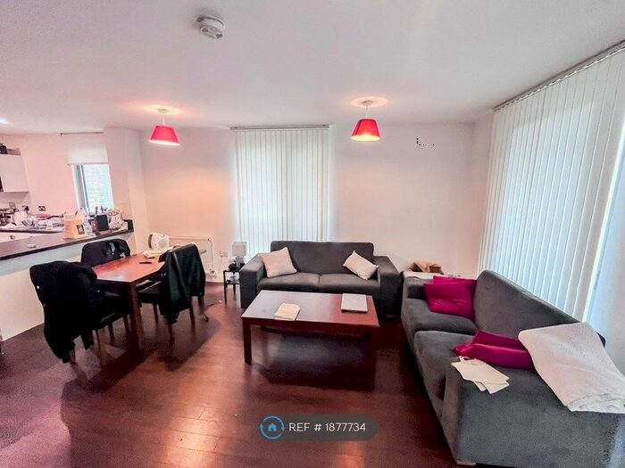 3 Bedroom Flat To Rent In Parkside Court, London, E16