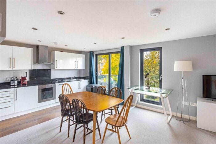 2 Bedroom Flat For Sale In Portcullis House, Spurstowe Terrace, Hackney, London, E8
