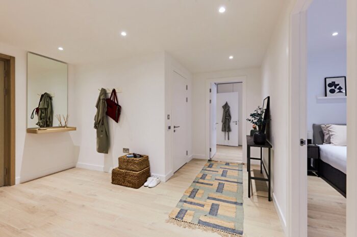 3 Bedroom Apartment To Rent In New Drum Street, Tower Hamlets, London, E1