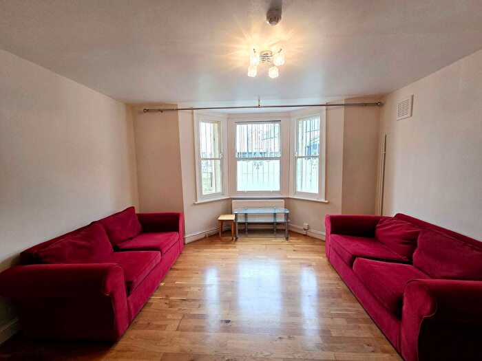 1 Bedroom Flat To Rent In Rossiter Road, London, SW12