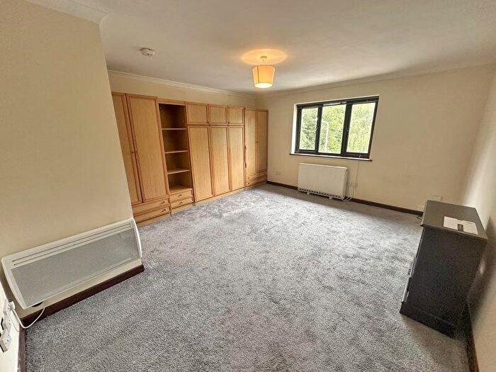 Studio To Rent In Gallows Lane, High Wycombe, HP12
