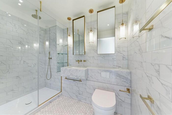 2 Bedroom Apartment To Rent In Gauging Square, London Dock, E1W