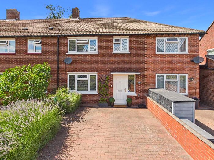 3 Bedroom Terraced House For Sale In Carlton Road, Walton-On-Thames, KT12