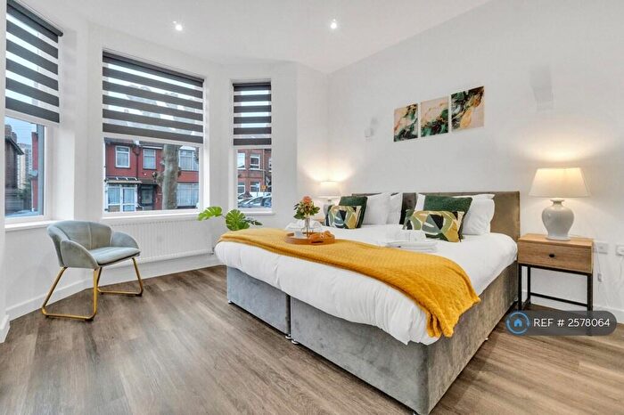 3 Bedroom Flat To Rent In Mount Road, London, NW4
