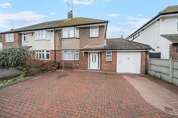 3 Bedroom Semi-detached House For Sale In Beech Road, St. Albans, AL3