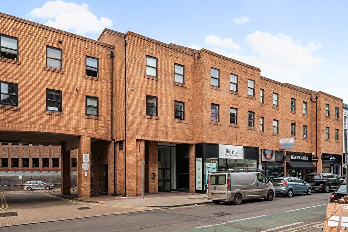 2 Bedroom Flat To Rent In Fife Road, Kingston Upon Thames, KT1