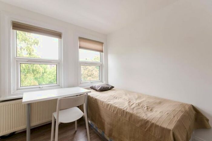 Studio To Rent In Talgarth Road, West Kensington, London, W14