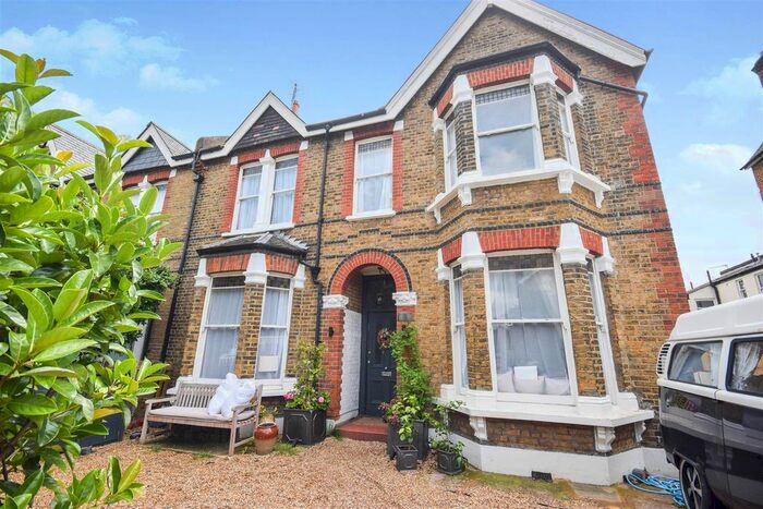 1 Bedroom Flat To Rent In Queens Road, London, SW19