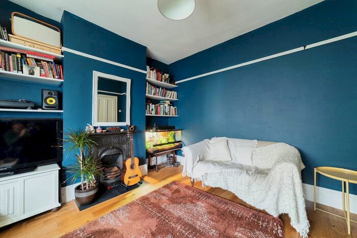 1 Bedroom Maisonette To Rent In Hove Avenue, Walthamstow, London, E17