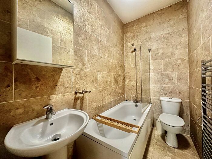 1 Bedroom Flat To Rent In Caxton Road, London, SW19