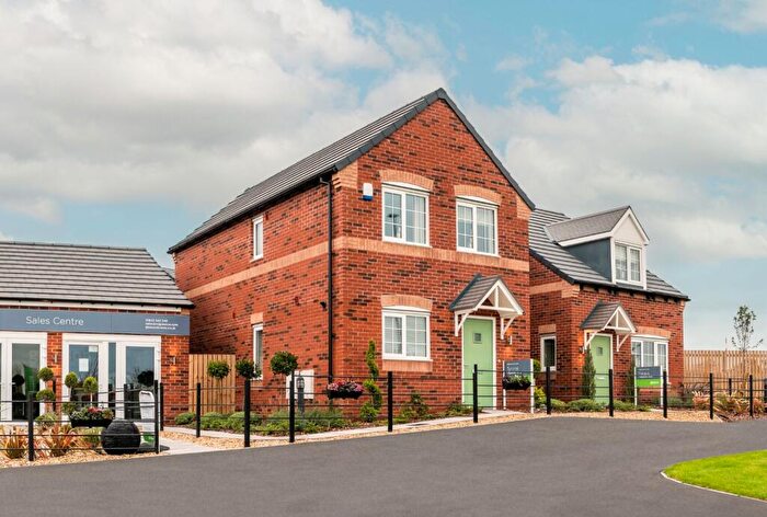 3 Bedroom Semi-Detached House For Sale In Watts Walk, Forest Town, Mansfield, , Uk, NG19
