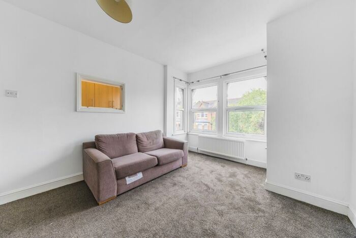 2 Bedroom Apartment To Rent In Oakhurst Grove, London, Greater London, SE22