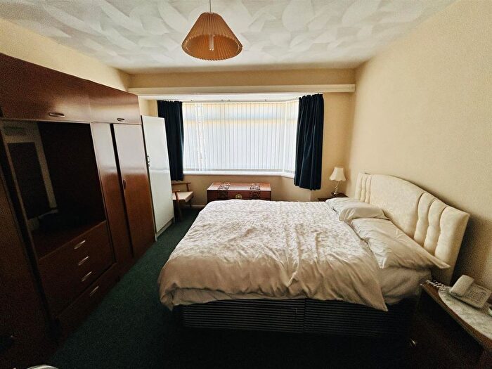 2 Bedroom Bungalow For Sale In Eridge Road, Eastbourne, BN21