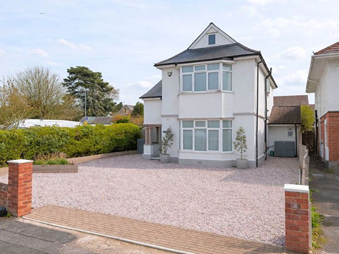 4 Bedroom Detached House For Sale In Manor Road, Christchurch, BH23