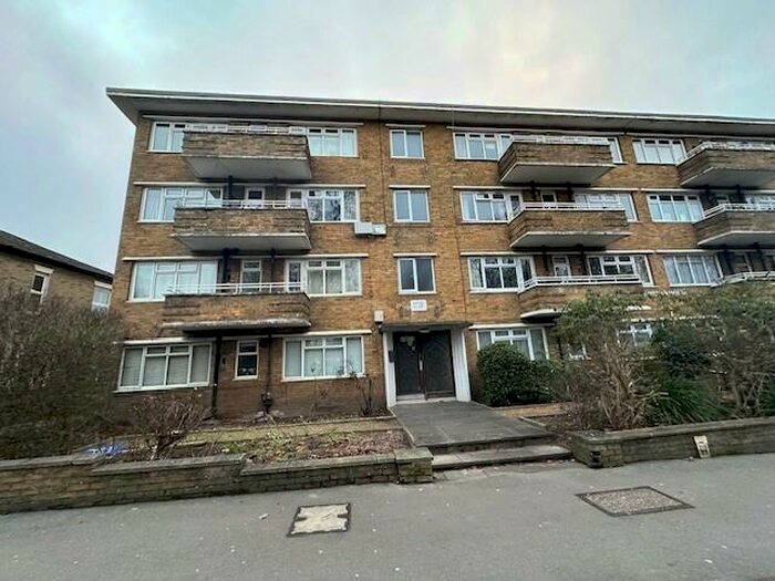 1 Bedroom Flat To Rent In Dornan House, The Avenue, SO17