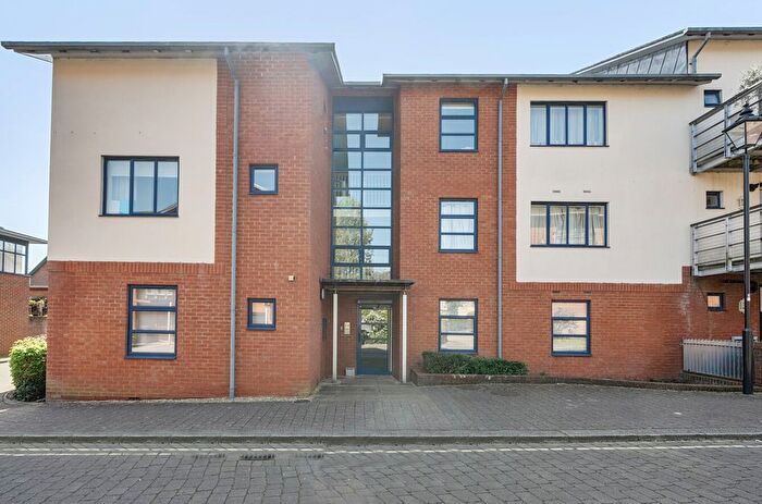 2 Bedroom Flat For Sale In Silchester Place, Winchester, Hampshire, SO23