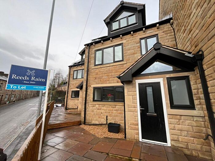 5 Bedroom Terraced House To Rent In Halifax Road, Todmorden, West Yorkshire, OL14