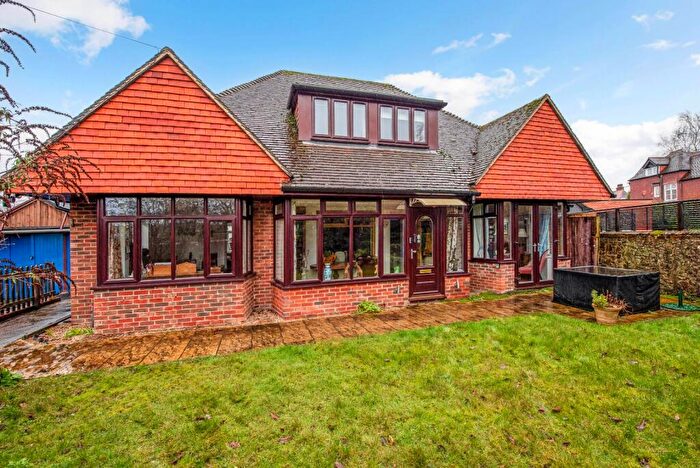 3 Bedroom Detached House For Sale In Heath Road, Petersfield, Hampshire, GU31