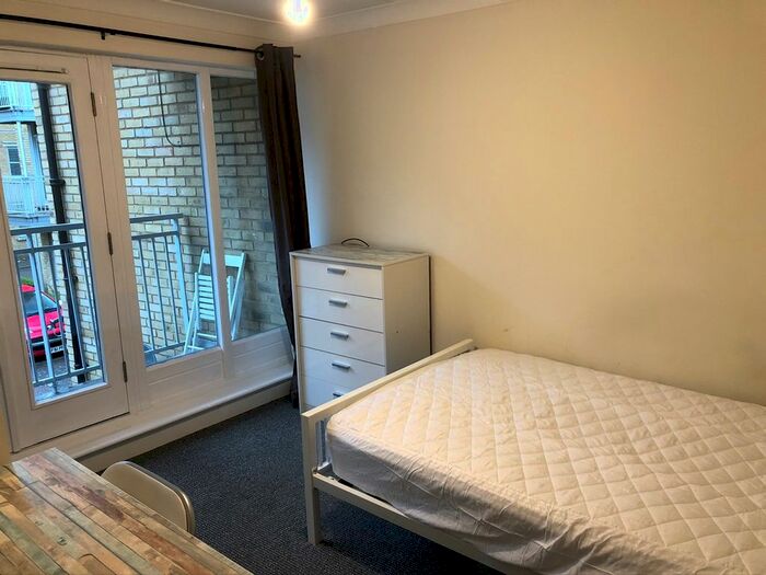 5 Bedroom Town House To Rent In Bingley Court, Canterbury, CT1