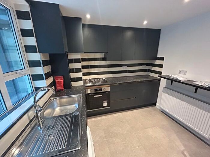 2 Bedroom Flat To Rent In Tollgate Gardens, London, NW6