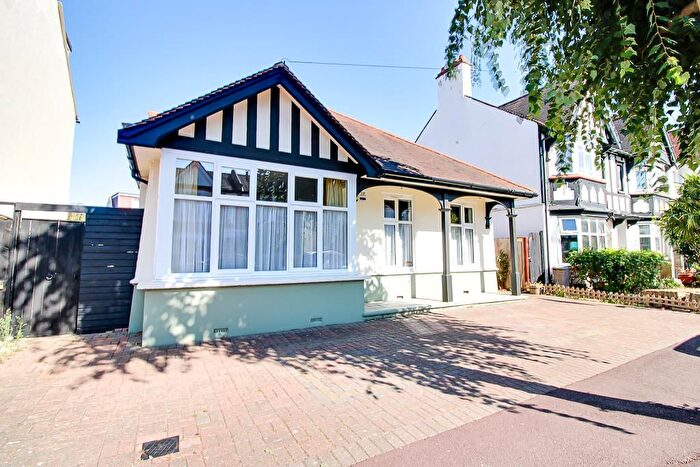 3 Bedroom Detached Bungalow For Sale In Chelmsford Avenue, Southend-On-Sea, SS2