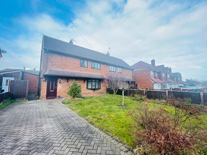 4 Bedroom Semi-Detached House To Rent In Woden Road South, Wednesbury, WS10
