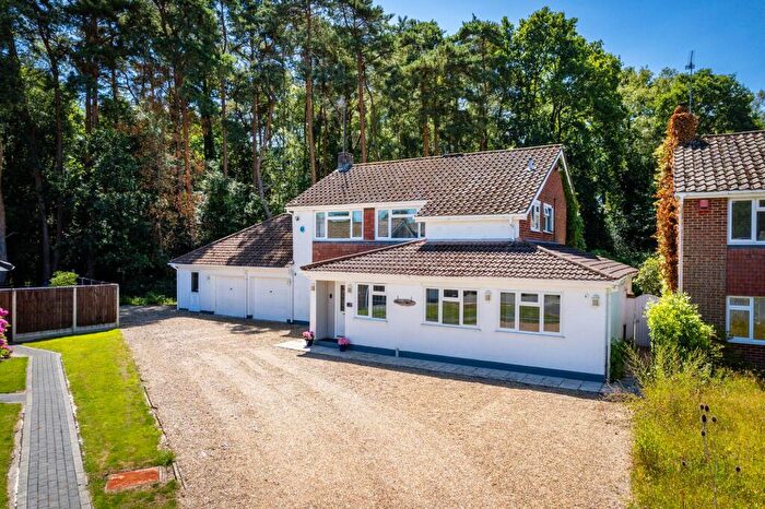 4 Bedroom Detached House For Sale In Knowle Drive, Copthorne, RH10