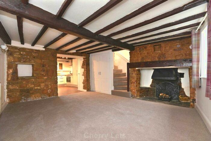 2 Bedroom Cottage To Rent In Market Place, Deddington, OX15