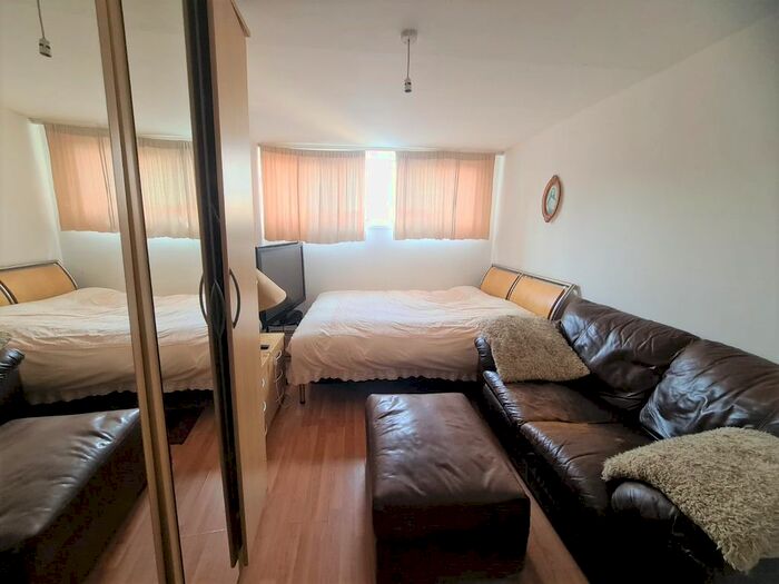 1 Bedroom Flat To Rent In Blenheim Gardens, Brixton, London, SW2