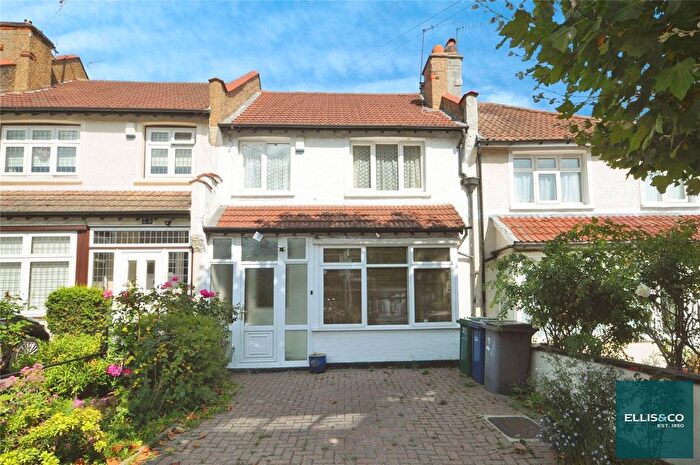 3 Bedroom Terraced House For Sale In Woodgrange Avenue, North Finchley, N12