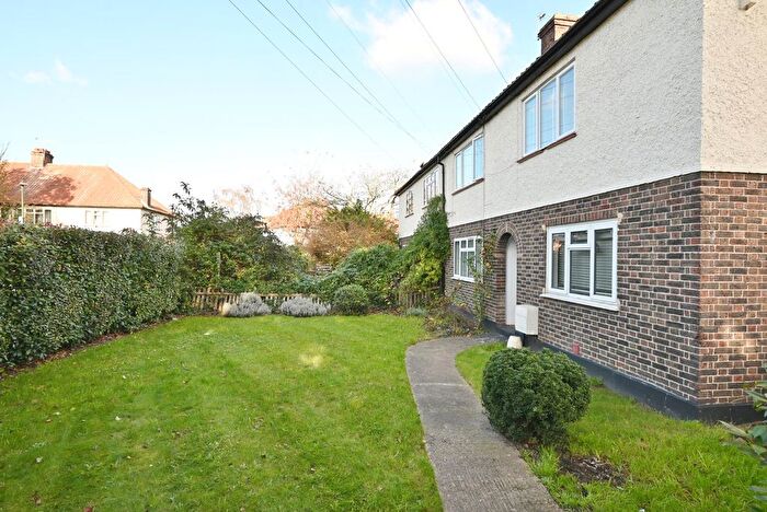 2 Bedroom Maisonette To Rent In Meadway, Twickenham, TW2