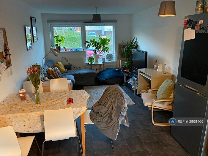 4 Bedroom Maisonette To Rent In Ark Lane, Glasgow, G31
