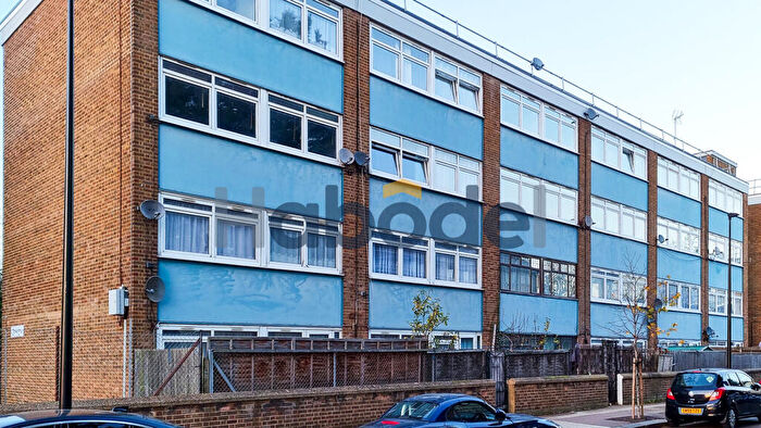 3 Bedroom Flat To Rent In Globetown, London, E2