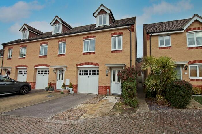 3 Bedroom Terraced House To Rent In Melville Gardens, Sarisbury Green, Southampton SO31