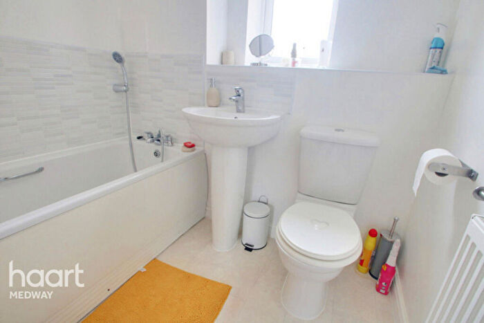 2 Bedroom Apartment For Sale In Sealand Drive, Rochester, ME2