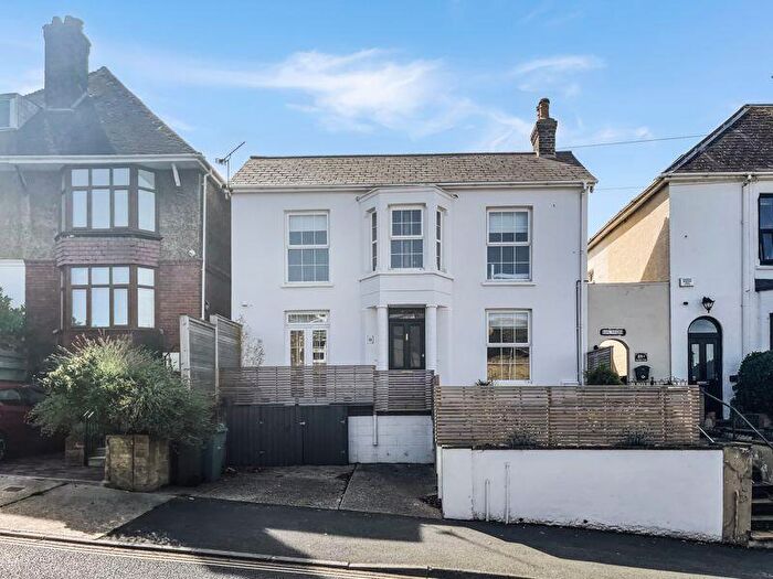 2 Bedroom Semi-Detached House To Rent In Victoria Road - Cowes, PO31