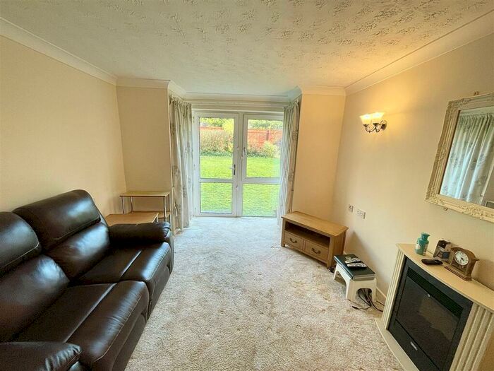 1 Bedroom Retirement Property For Sale In St. Helens Road, Swansea, SA1