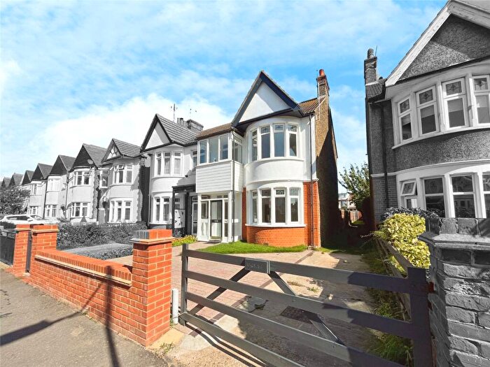 3 Bedroom Semi-Detached House For Sale In Ilfracombe Road, Southend-on-Sea, Essex, SS2