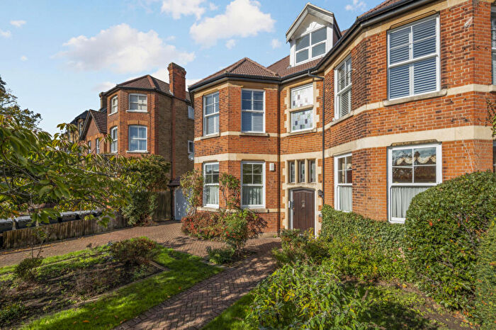 3 Bedroom Apartment For Sale In Avenue South, Surbiton, KT5