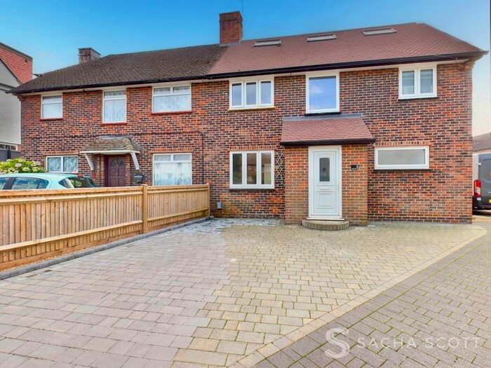 4 Bedroom Semi-Detached House To Rent In Bridgefield Close, Banstead, SM7