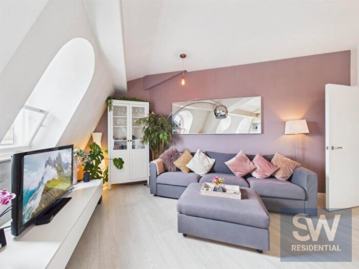 1 Bedroom Apartment For Sale In Harewood Street, Leeds, LS2